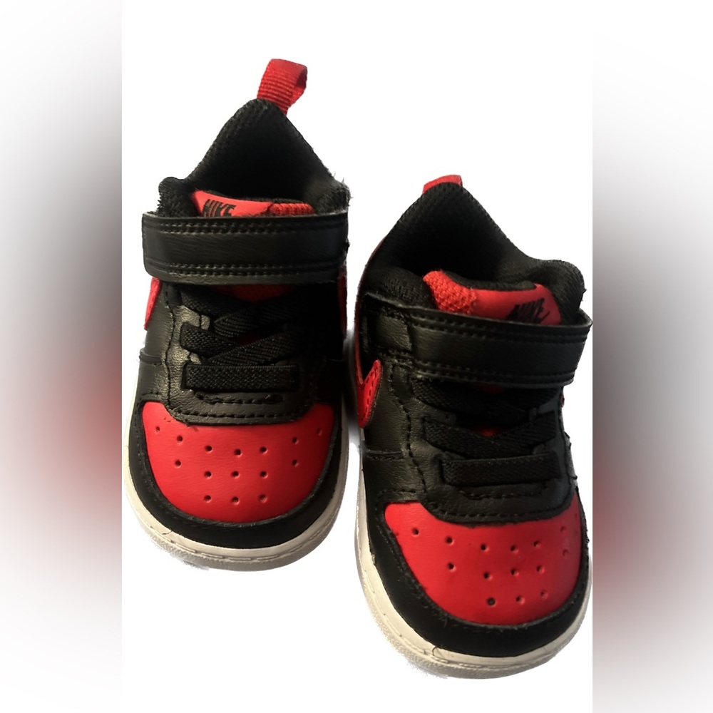Nike low red and black infant sneaker 3C